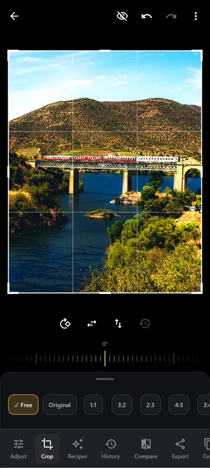 Crop mode, with the rule-of-thirds grid, the straighten ruler at 0° and the Free, Original, 1:1, 3:2, 2:3 and 4:3 aspect ratios.