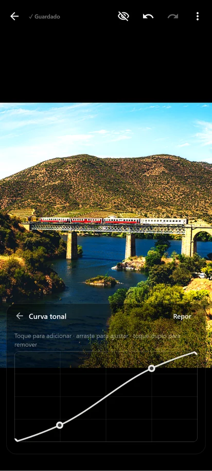 A curva tonal aberta sobre a fotografia, com dois pontos a desenhar uma curva em S.