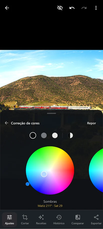 A correção de cores: uma roda de cor para as sombras, com a alça puxada para o azul, Matiz 211° e Saturação 29.