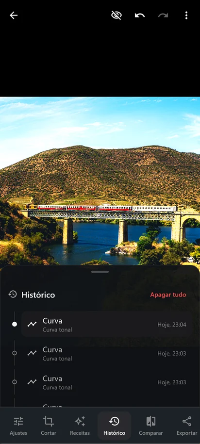 O painel Histórico, com a lista dos passos da edição e a hora de cada um.