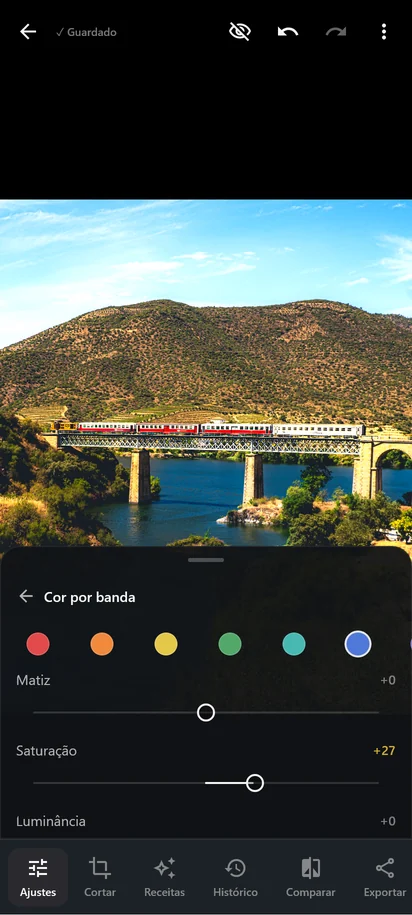 O painel Cor por banda, com oito círculos de cor e os sliders Matiz, Saturação e Luminância.